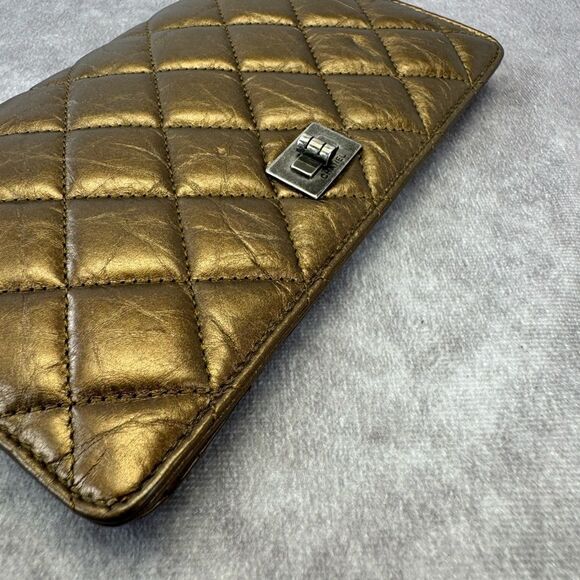 CHANEL Metallic Aged Calfskin Quilted Reissue Yen Wallet Bronze - Picture 7 of 14